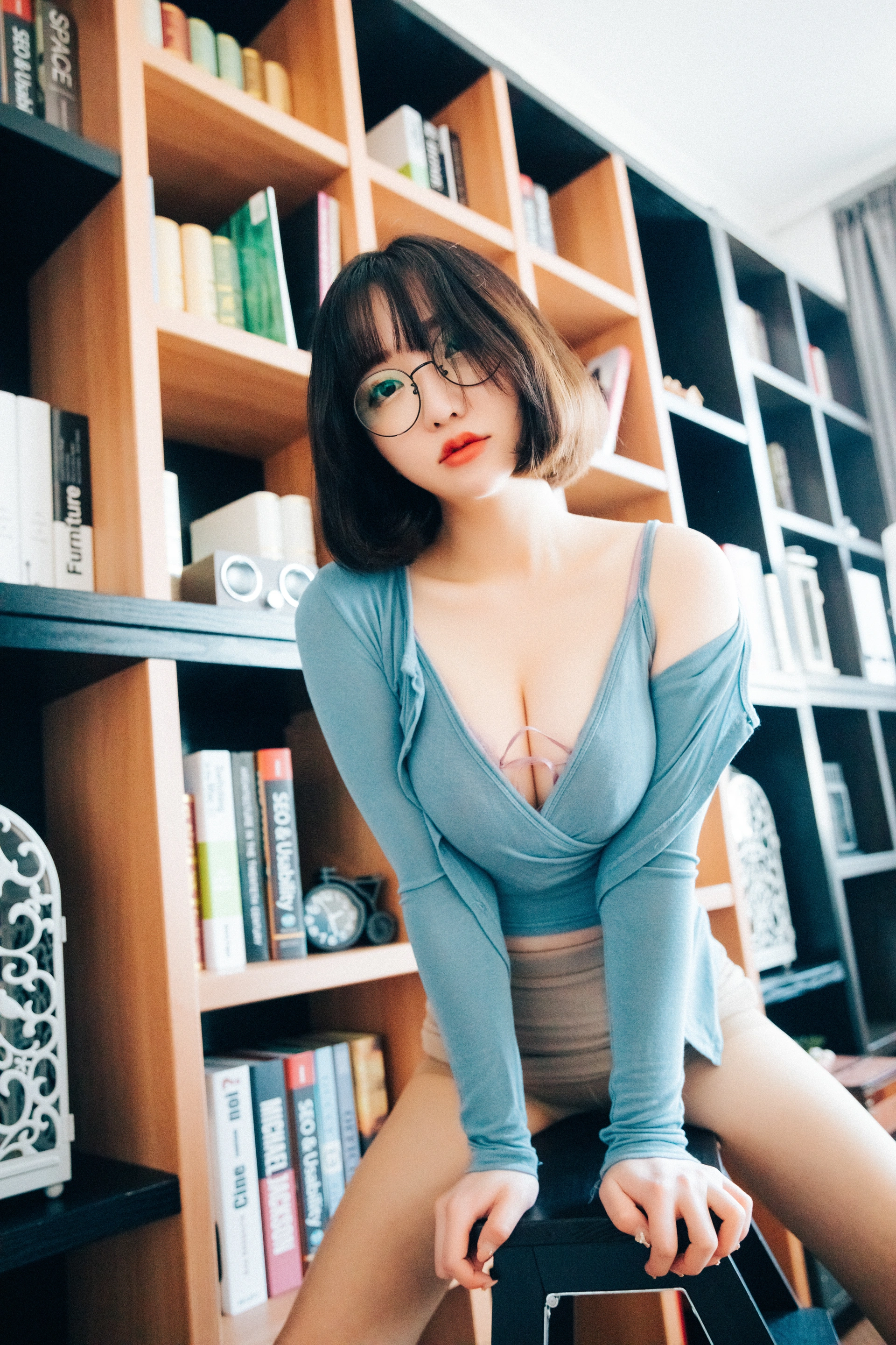 024.[Loozy] -  Son Ye-Eun - Librarian Girl 3